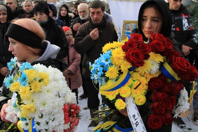 Продовжують воювати брат і батько: одна з громад Закарпаття попрощалася із Героєм – 08