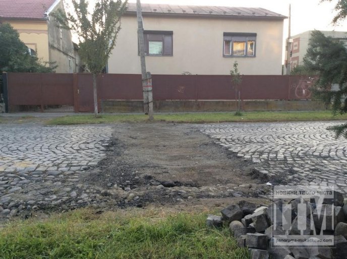 У Мукачеві демонтували одразу чотири "лежачих поліцейських" (ФОТОРЕПОРТАЖ) – 08