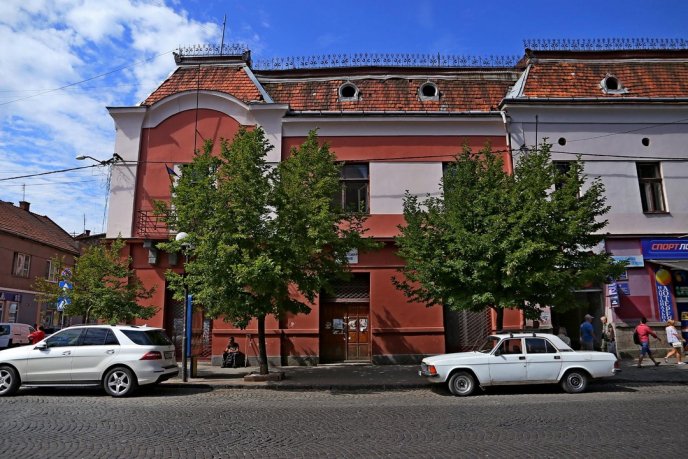 У Мукачеві розпочали капремонт Будинку національних спільнот – 02