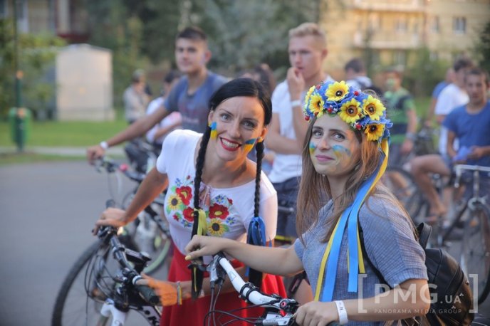 Миттєвості велозаїзду у Мукачеві: фоторепортаж із "Літньої зустрічі цімборів" – 44