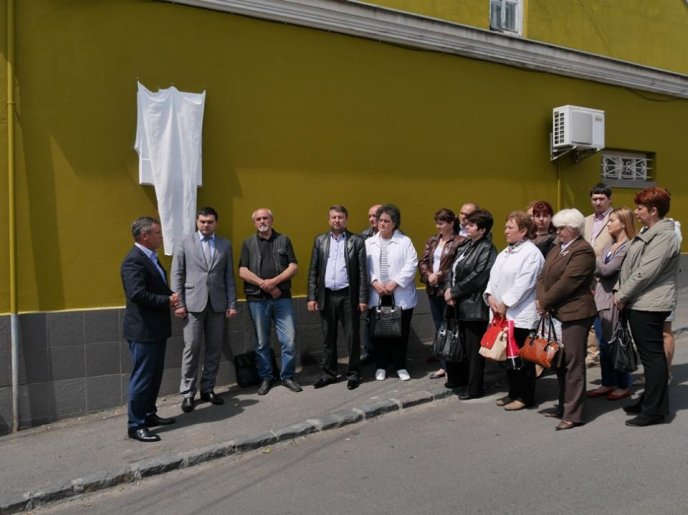 В Ужгороді відкрили меморіальну дошку відомому лікарю Андрію Новаку – 03 В Ужгороді відкрили меморіальну дошку відомому лікарю Андрію Новаку – 03