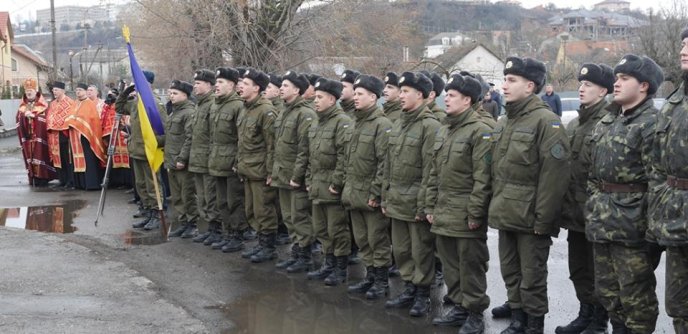 На площі Віталія Постолакі в Ужгороді до Дня пам’яті Небесної Сотні встановили і освятили хрест – 14