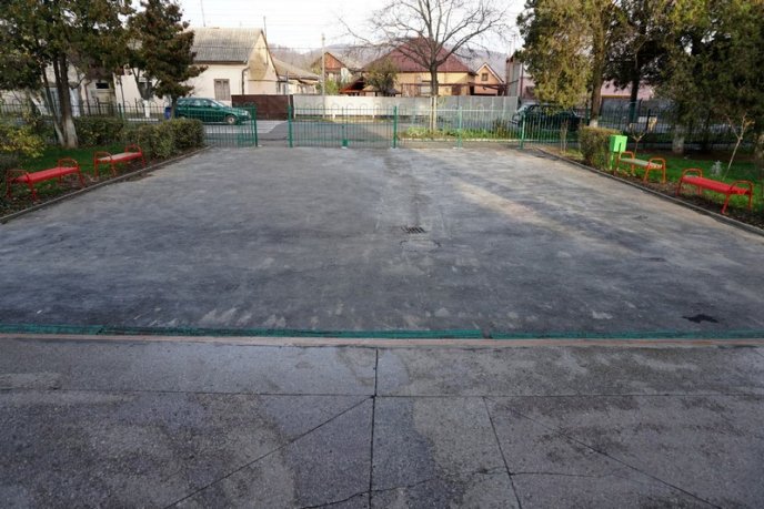 У Мукачеві в НВК №6 завершили благоустрій території – 06