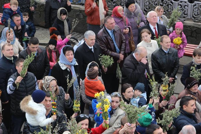 Владика Феодор освятив у Мукачівському кафедральному соборі вербові гілки (ФОТО) – 02