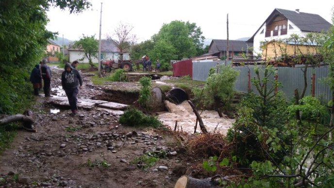 Рятувальники розповіли про наслідки негоди, яка вирує на Закарпатті – 10