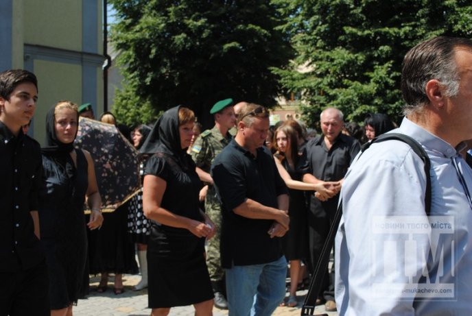 "Герої не вмирають!"У Мукачеві попрощалися з Вільгельмом Штольцелем, полеглим під Зеленопіллям (ФОТО) – 17