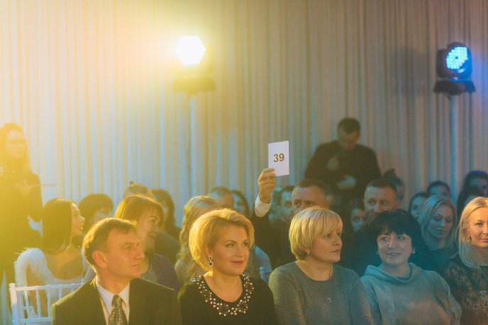 Мода заради життя: на Закарпатті відбувся ІІІ-й благодійний показ мод дизайнерки Роксолани Новак – 85