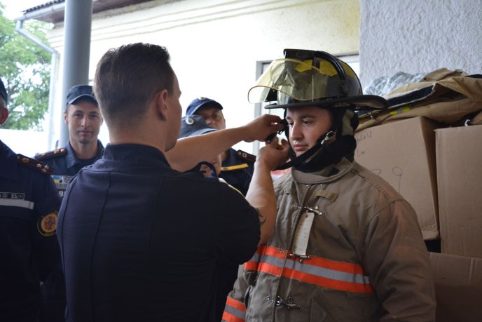 Канадські рятувальники привезли подарунки для закарпатських колег – 03