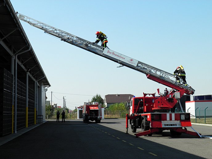 Ужгородські рятувальники ліквідували умовну пожежу на території заводу «Ядзакі Україна» – 03