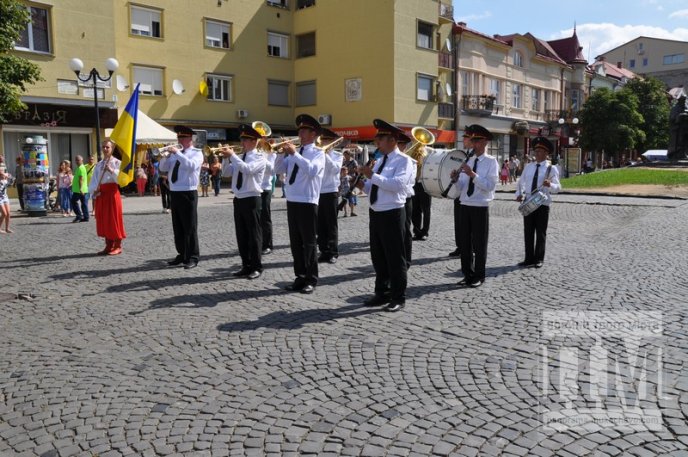 День Незалежності України у Мукачеві відзначили масштабним парадом вишиванок (ФОТОРЕПОРТАЖ) – 35