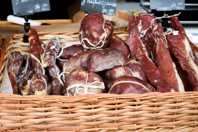 Сири, м’ясо, вино та мед: як в Ужгороді Петрівський ярмарок проходить – 07 Сири, м’ясо, вино та мед: як в Ужгороді Петрівський ярмарок проходить – 07