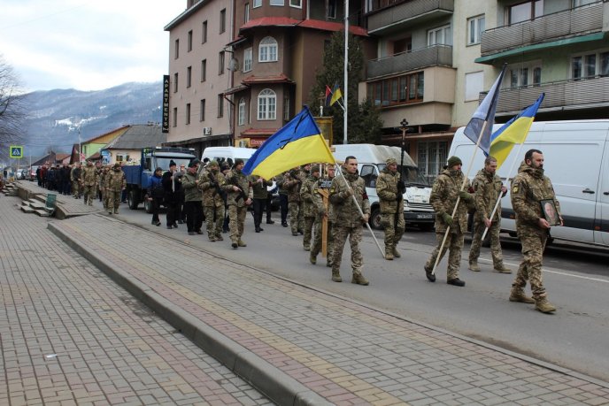 В області поховали військового, який із перших днів війни захищав Україну – 02
