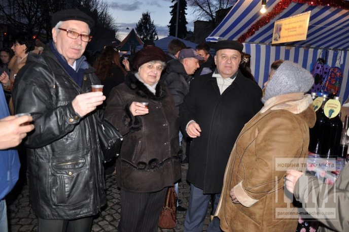 Цьогоріч “Червене вино” в першу чергу нагадує фестиваль шашлику, а вже потім вина – турист із Німеччини (ФОТОРЕПОРТАЖ) – 29
