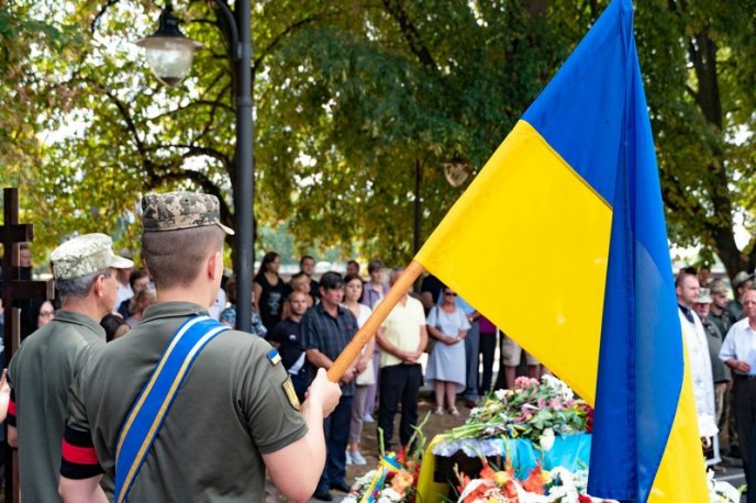 На Закарпатті поховали чоловіка, який добровольцем пішов на війну – 06 На Закарпатті поховали чоловіка, який добровольцем пішов на війну – 06