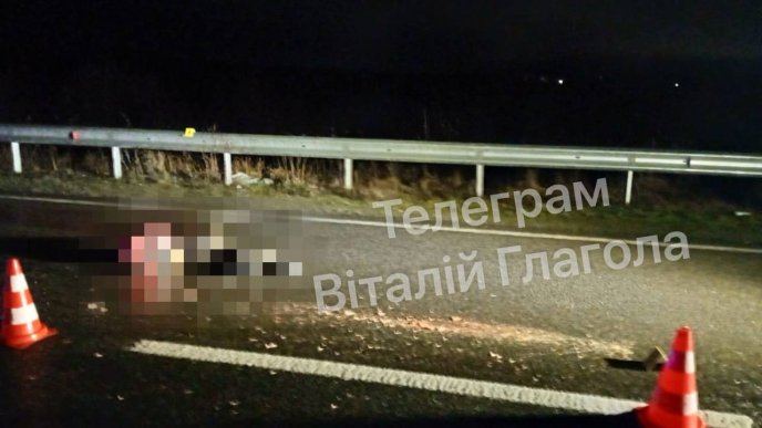 У Хусті два автомобілі переїхали жінку – 02