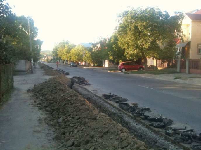 На одній із вулиць Мукачева міняють труби (ФОТО)  – 02
