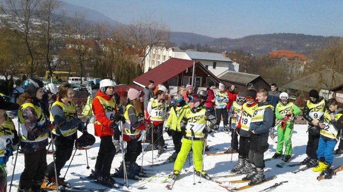 Між школярами Мукачева відбулись змагання зі сламому – 04