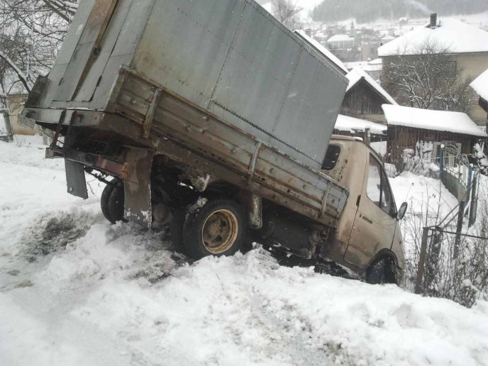 На автошляхах Закарпаття рятувальники допомагали буксирувати автомобілі – 02 На автошляхах Закарпаття рятувальники допомагали буксирувати автомобілі – 02