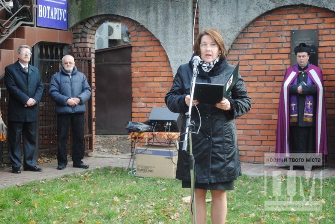 Угорська громада Мукачева поклала вінки до пам’ятної дошки жертвам сталінських репресій (ФОТОРЕПОРТАЖ) – 09