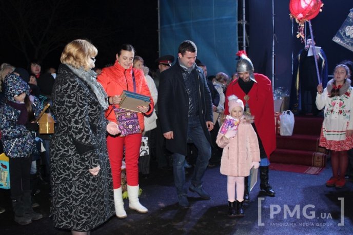 Яскраве святкування Дня святого Мартина у Мукачеві: парад ліхтариків, лицарські бої та вогняне шоу – 80 Яскраве святкування Дня святого Мартина у Мукачеві: парад ліхтариків, лицарські бої та вогняне шоу – 80