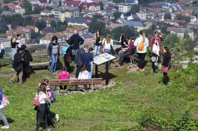 У Хустському замку з’явились інформаційні стенди – 02