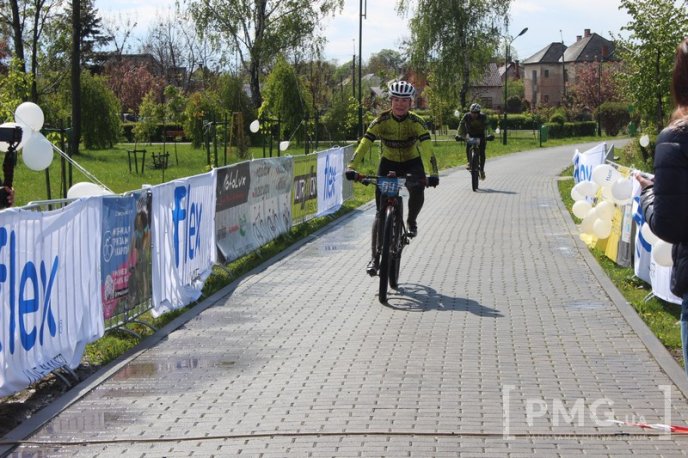 У парку "Перемога" у Мукачеві нагородили учасників МТБ-марафону "Три замки Закарпаття" – 03