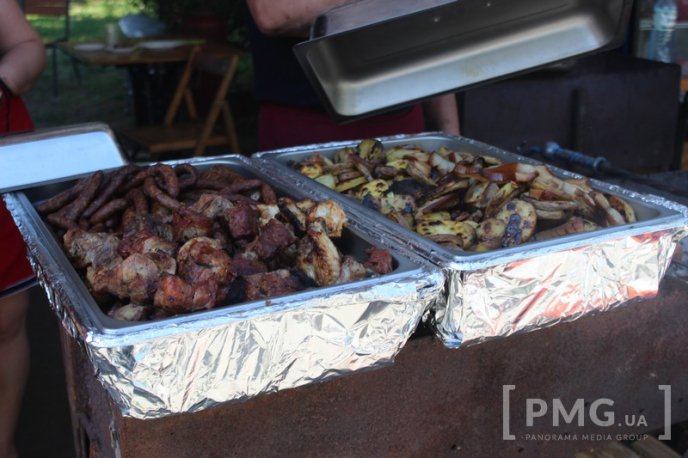 У Мукачеві розпочався фестиваль "Огинь і мнясо": асортимент та ціни – 18