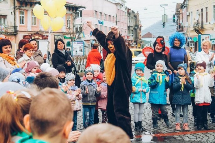 До мукачівських дошкільнят завітали казкові герої – 02