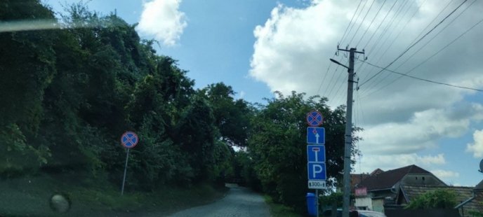 Поблизу замку у Мукачеві масово штрафують водіїв – 02