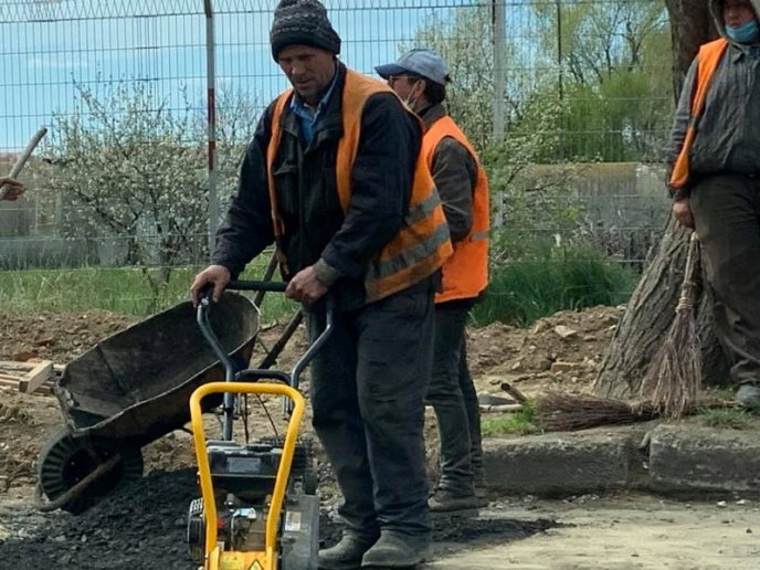 В Ужгороді готуються до візиту Зеленського: місто поспіхом приводять до ладу, – соцмережі – 04