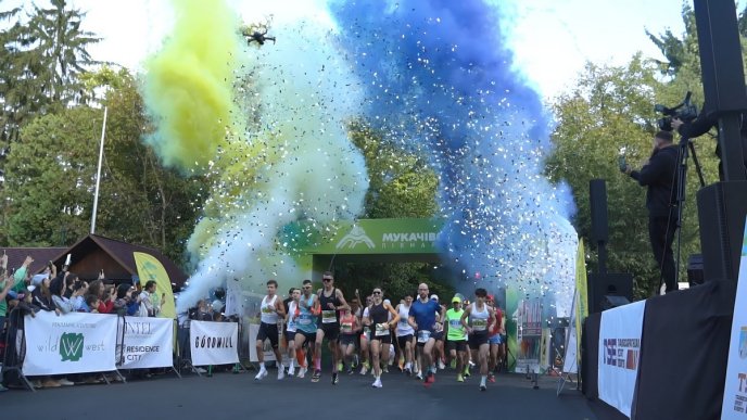 Зібрали понад 2 мільйони гривень: у Мукачеві відбувся півмарафон на підтримку ЗСУ – 01