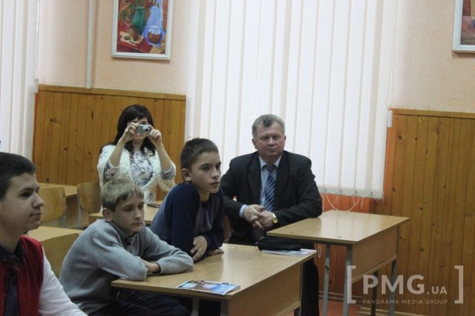 У Мукачівській ЗОШ №4 відбулась перша лекція в рамках проекту “Школа змін” – 03 У Мукачівській ЗОШ №4 відбулась перша лекція в рамках проекту “Школа змін” – 03