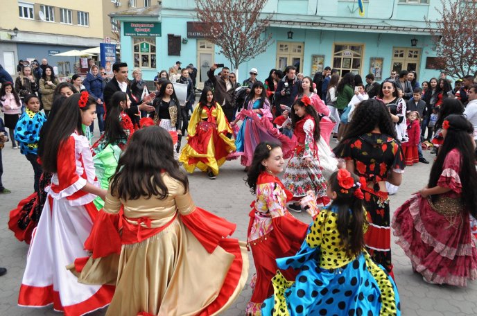 В Ужгороді урочисто відзначили Міжнародний день ромів – 01