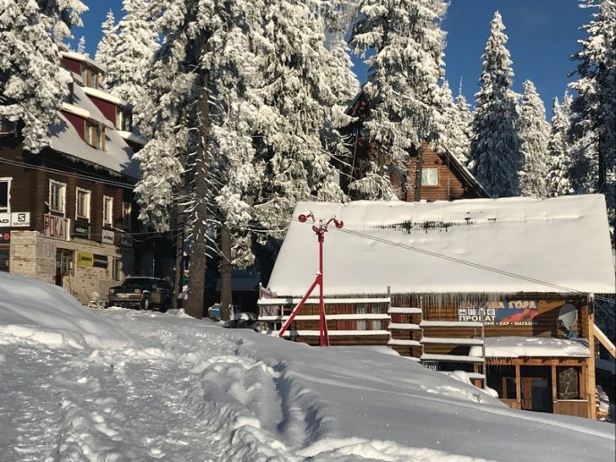 Мережу підкорюють фото засніженого Драгобрата – 03