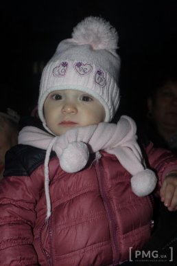 У Мукачеві засяяла головна новорічна ялинка міста – 11