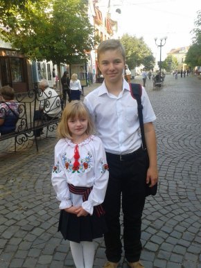 Шкільний фотоальбом: як учні Мукачева 1 Вересня відзначали (ФОТОРЕПОРТАЖ) – 06