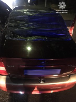 Чоловік під кайфом намагався проковтнути згорток із наркотиками на очах у патрульних – 03