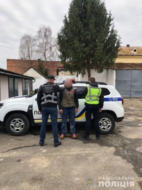 Судитимуть чоловіка, який пошкодив новорічні декорації у центрі Берегова – 01