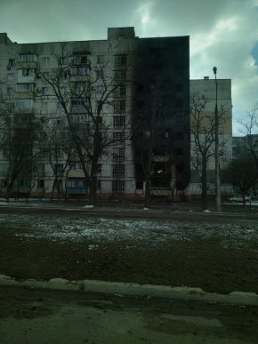 Російські війська знову обстріляли Маріуполь із літаків. Є жертви – 08