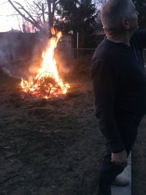 На мукачівця, який спалював відходи після прибирання городу, склали адмінпротокол – 01