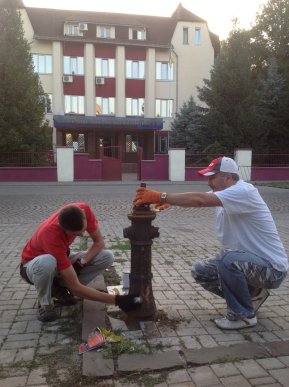 Громадські активісти взялись наводити лад з пожежними гідрантами чехословацької доби (ФОТО) – 03 Громадські активісти взялись наводити лад з пожежними гідрантами чехословацької доби (ФОТО) – 03