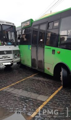 У Мукачеві поблизу "Зеленого ринку" сталася ДТП – 01 У Мукачеві поблизу "Зеленого ринку" сталася ДТП – 01