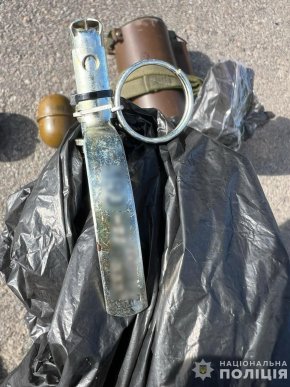 В одному з сіл Мукачівської ТГ затримали торговця зброєю – 05 В одному з сіл Мукачівської ТГ затримали торговця зброєю – 05