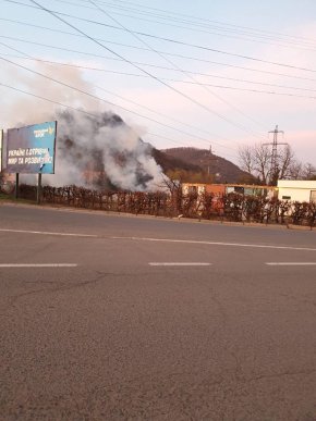 На мукачівця, який спалював відходи після прибирання городу, склали адмінпротокол – 02