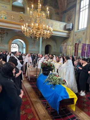 У Героя залишились 2 донечки: на Закарпатті поховали захисника – 06 У Героя залишились 2 донечки: на Закарпатті поховали захисника – 06