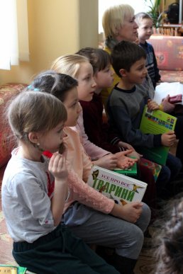 Всеукраїнський тиждень дитячого читання в Ужгороді розпочали театралізованим святом – 01