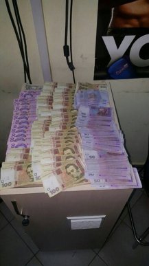 У містах Закарпаття поліція масово закриває гральні заклади – 05