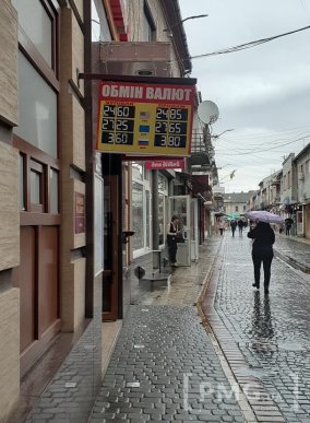 Курс долара в обмінниках Закарпаття наблизився до нової позначки – 02 Курс долара в обмінниках Закарпаття наблизився до нової позначки – 02