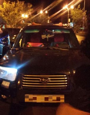 Чоловік та двоє жінок катались по Ужгороду із наркотиками та величезним ножем у автівці – 01