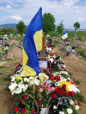 Поховали закарпатця, який загинув у важких боях на Донеччині – 02